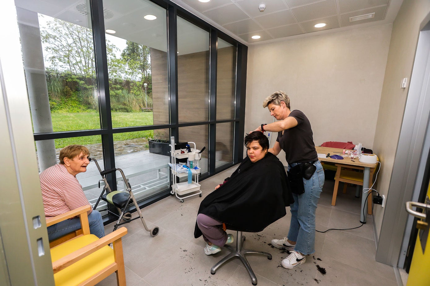 El servicio de peluquería y estética del centro se ha convertido en un éxito.