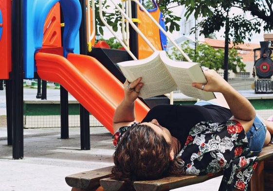 Librerías, bibliotecas, museos y centros culturales se ponen manos a la obra para celebrar hoy, con diversas propuestas, el Día Internacional del Libro.