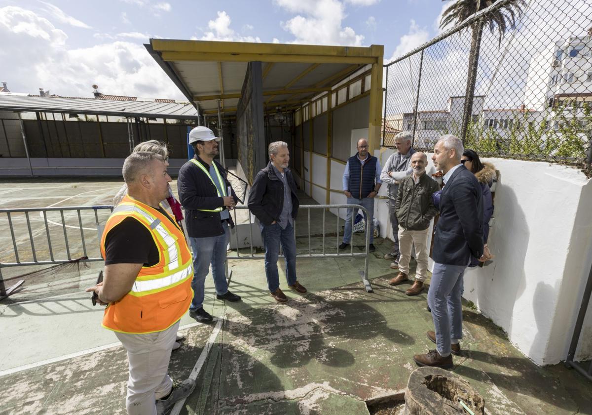 Comienzan las obras en el patio del colegio Menéndez Pelayo, que no estará listo hasta el curso que viene