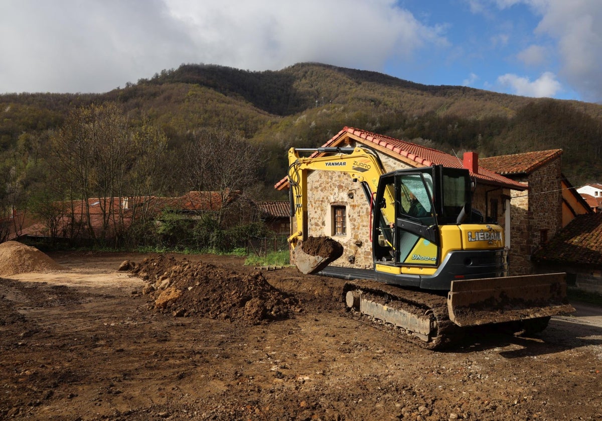 Comienzan las obras para crear 31 nuevas plazas de aparcamiento en Espinama