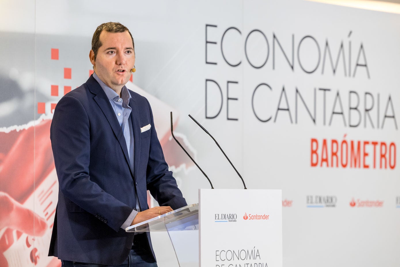 Jesús Lastra, periodista de El Diario Montañés, ha conducido el acto. 
