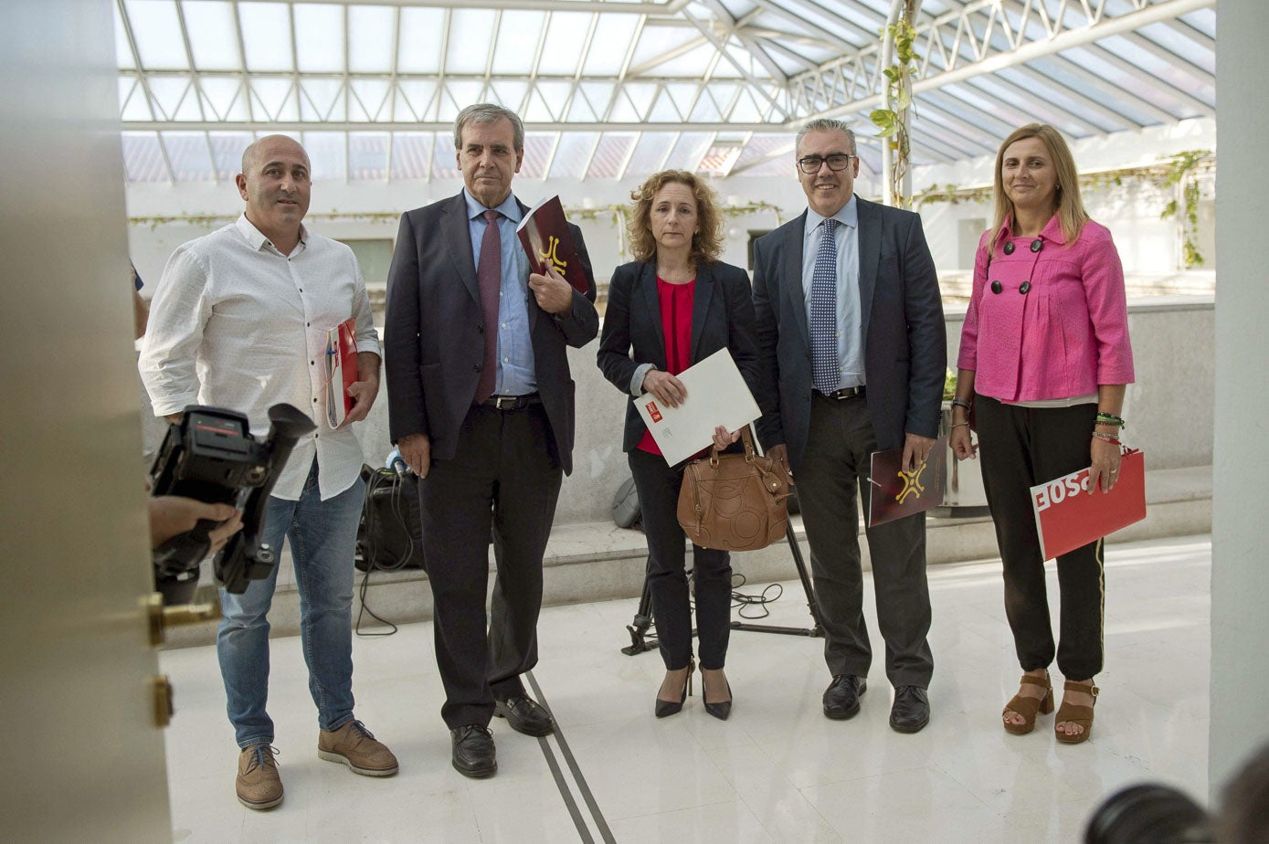 Molleda fue, junto a Isabel Fernández y Noelia Cobo, uno de los negociadores del pacto con el PRC en 2019.