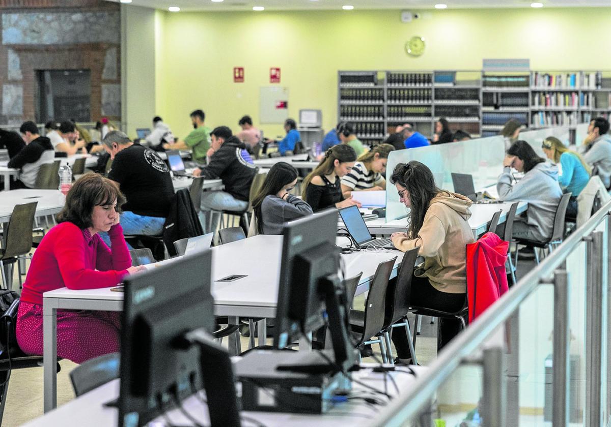 Las bibliotecas de Cantabria se llenan en vacaciones