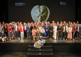 Foto de familia de los asistentes al acto celebrado en el Palacio de Festivales, en Santander.