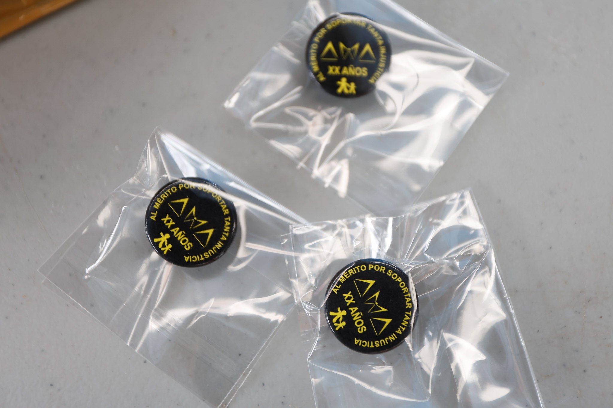 Insignias que se han concedido a todos los afectados por el mérito de soportar esta injusticia durante tantos años.