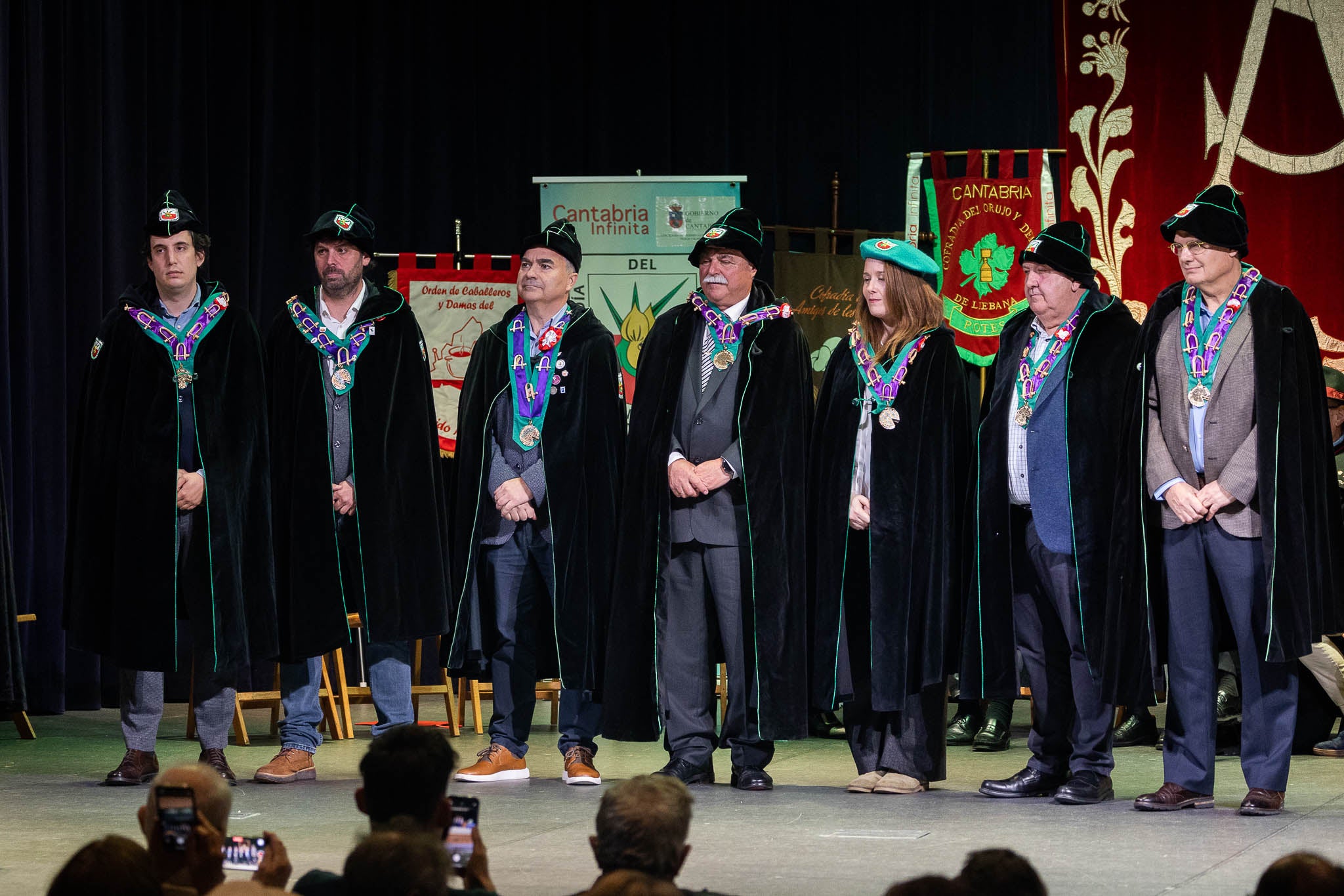 Los siete nuevos cofrades de numero: Miguel Crespo Puras, Raúl Gómez Tresgallo, Luis Serrano (acudió en nombre de Carlos Arias Eguren) , Moisés Bedia, Patricia Rodríguez Gutiérrez, Marcelo Alonso Fernández y Jesús Artal Simón.