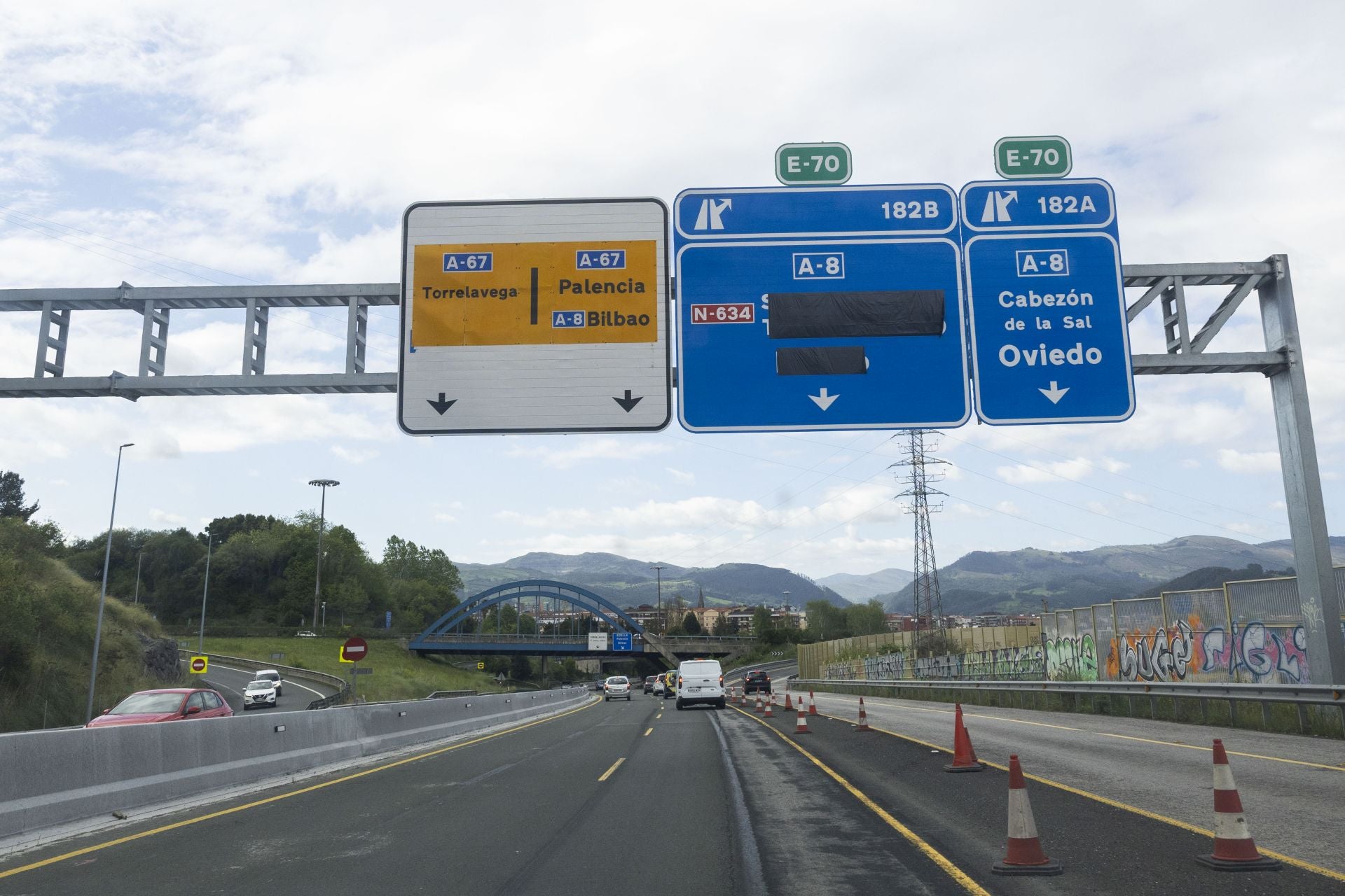 El trayecto es prácticamente el mismo del recorrido Santander-Palencia por la A-67. Sólo cambia, una vez cruzado el túnel de Torrelavega, que hay que continuar recto hacia Vargas y Solares. Los carriles, aún en obras, pasan por encima del nuevo ramal de Sierrapando, en el que continúan los trabajos.
