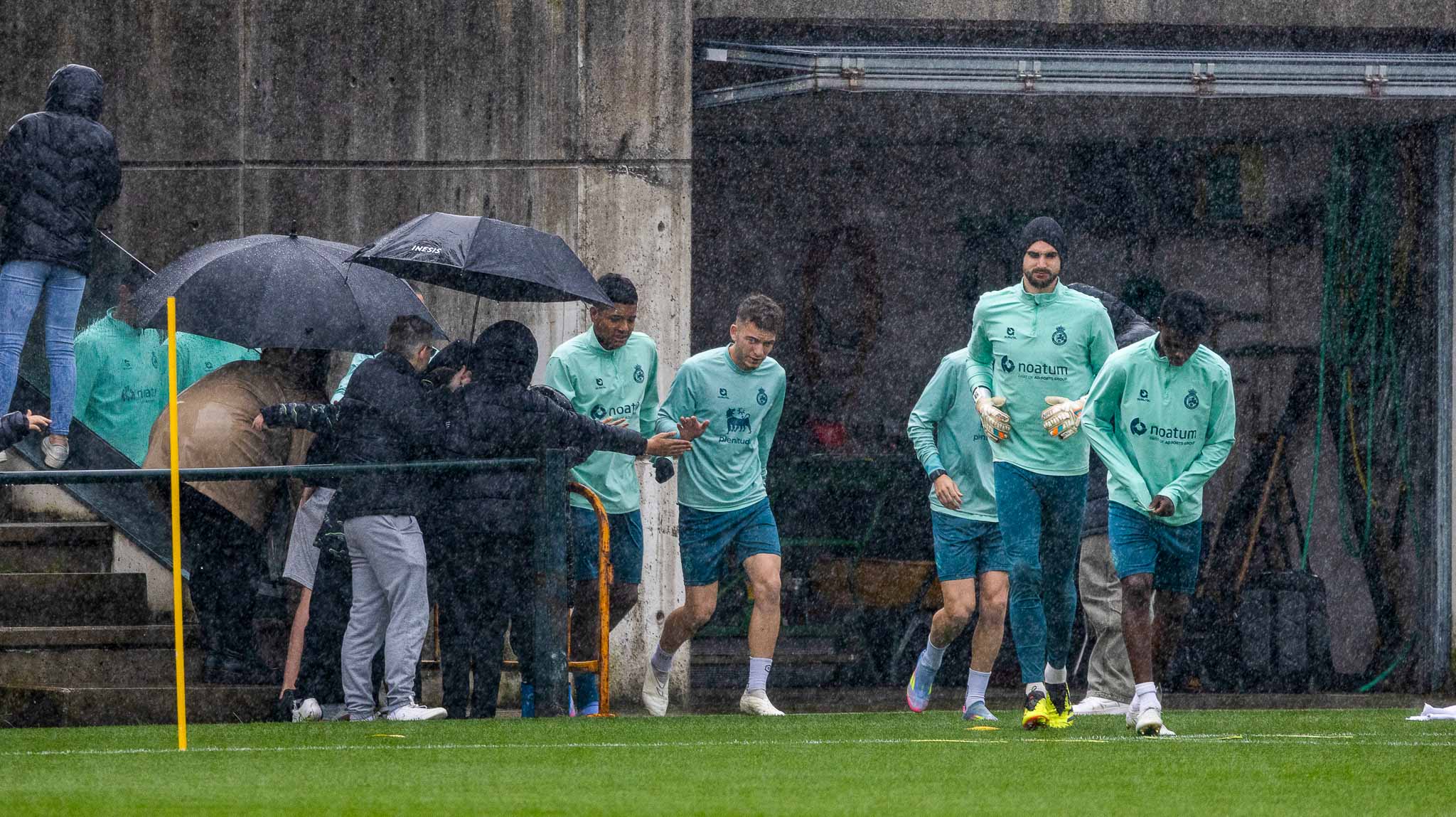 La lluvia fue una de las grandes protagonistas de la mañana.