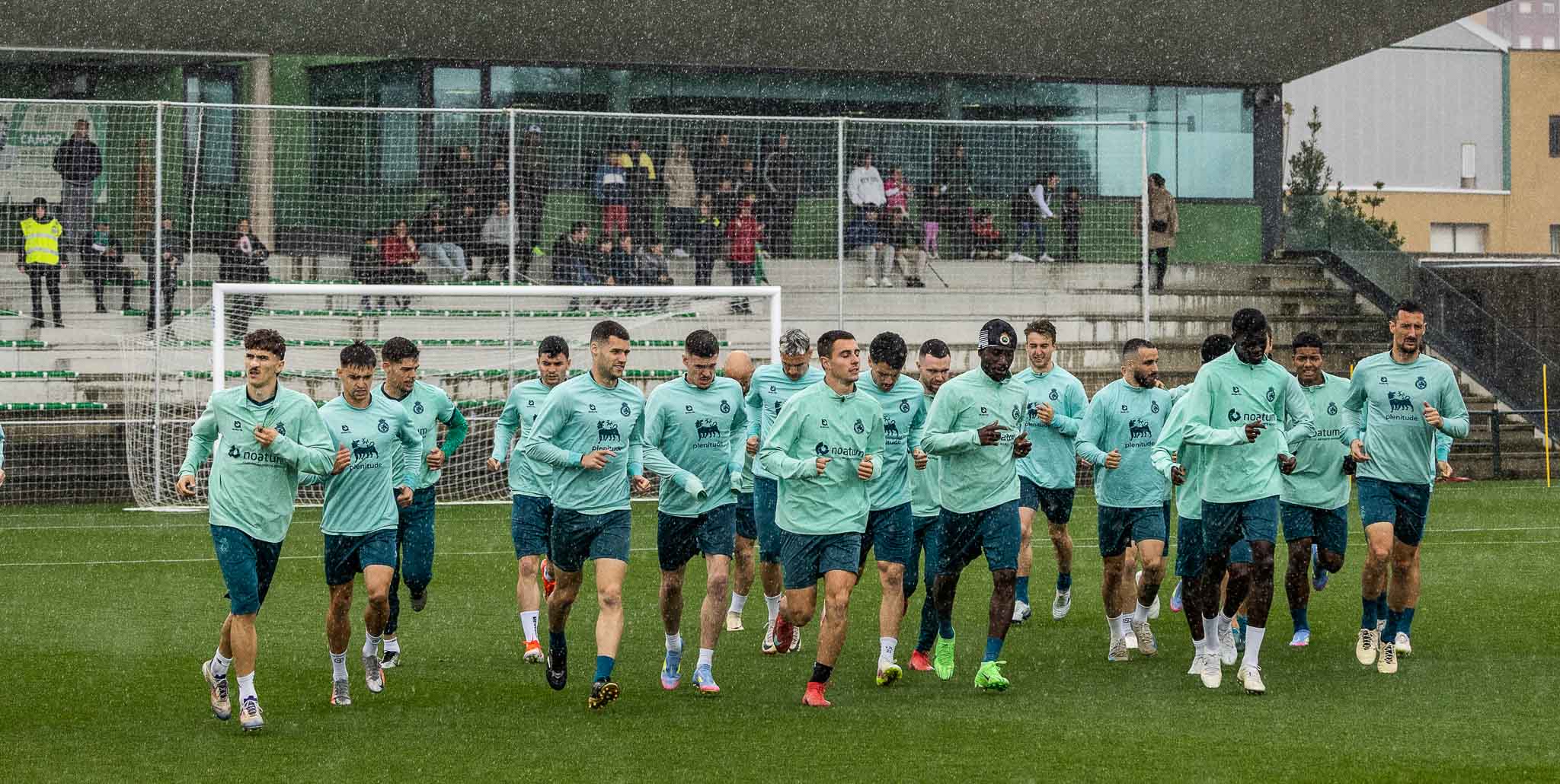 Los verdiblancos, al inicio del entrenamiento en La Albericia