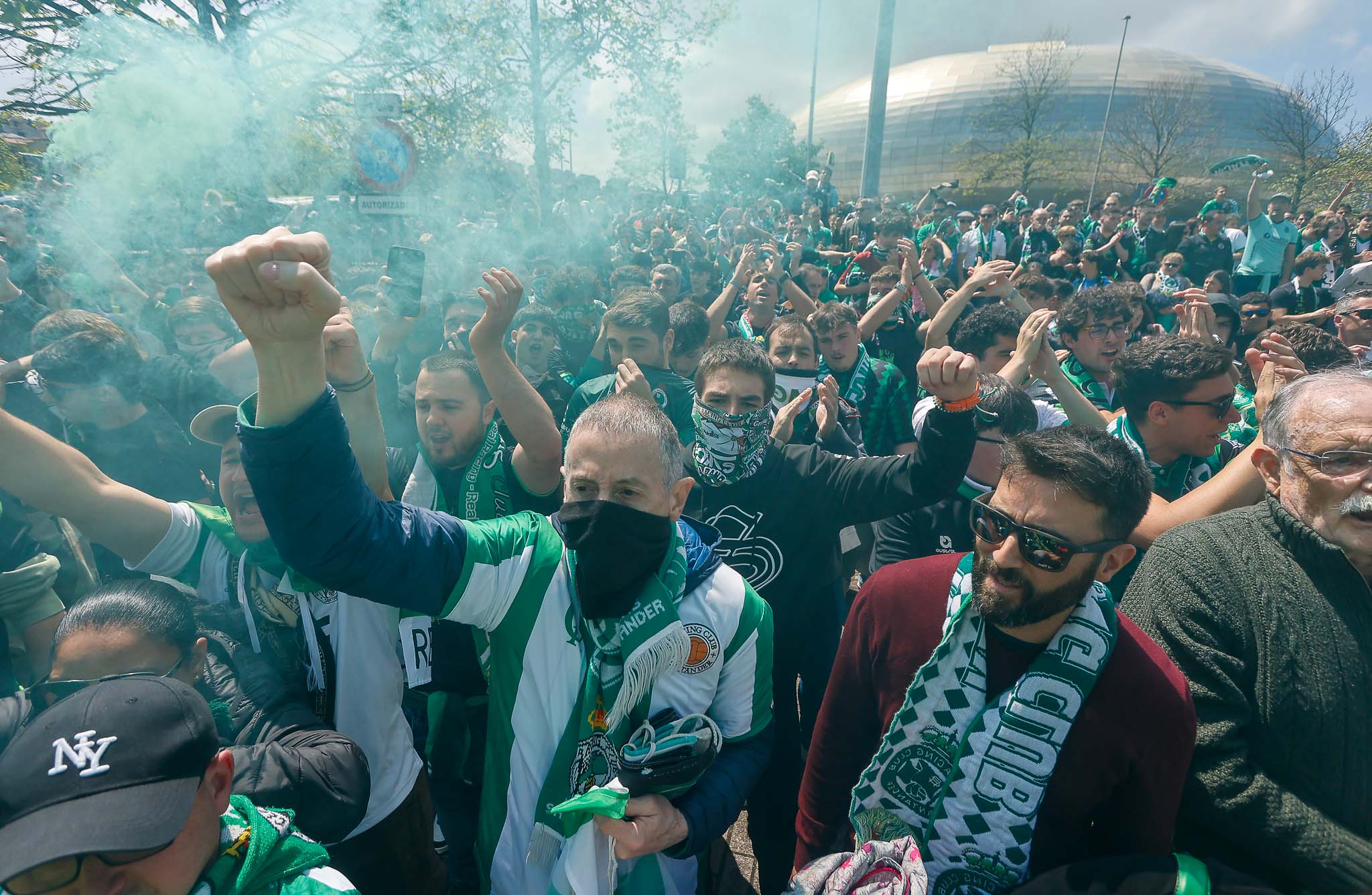 La afición no dejó de cantar y animar durante todo el recorrido