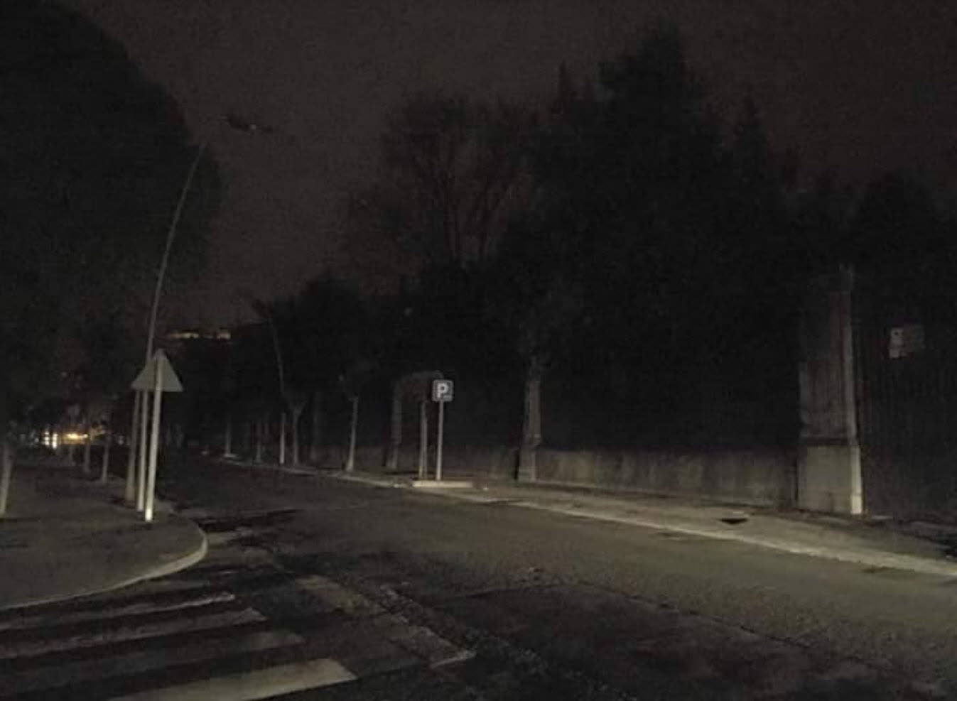 Calles de Castro Urdiales a oscuras tras un fallo en el suministro eléctrico el 1 de febrero de 2016.