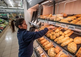 Lizbeth Patiño, en la zona del pan del Dia de la calle Enseñanza.