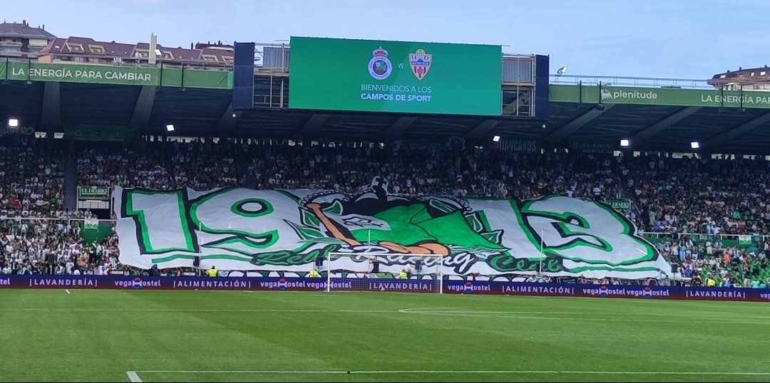 El tifo que abrió la Liga ante el Almería. 