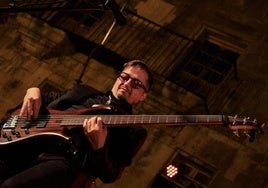 El músico Dani Simons, bajista y contrabajista, era querido y admirado por sus compañeros.