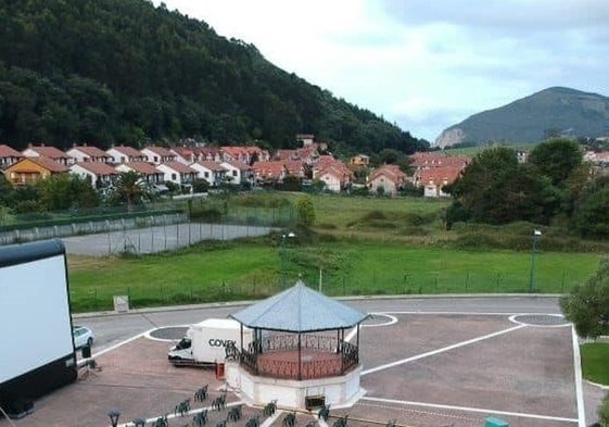 La infraestructura deportiva se ubicará en la parcela verde situada junto a la plaza de San Roque.