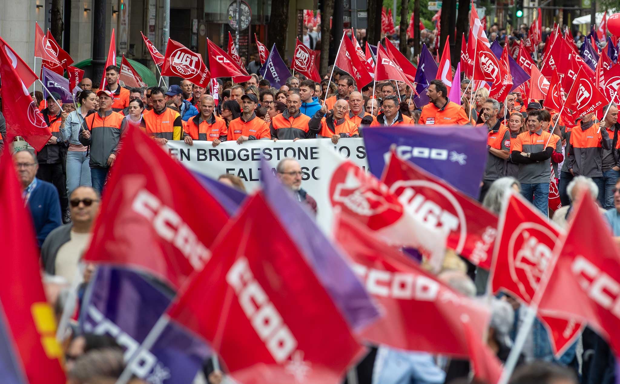 El centro de Santander se ha llenado de banderines de Comisiones Obreras y UGT.