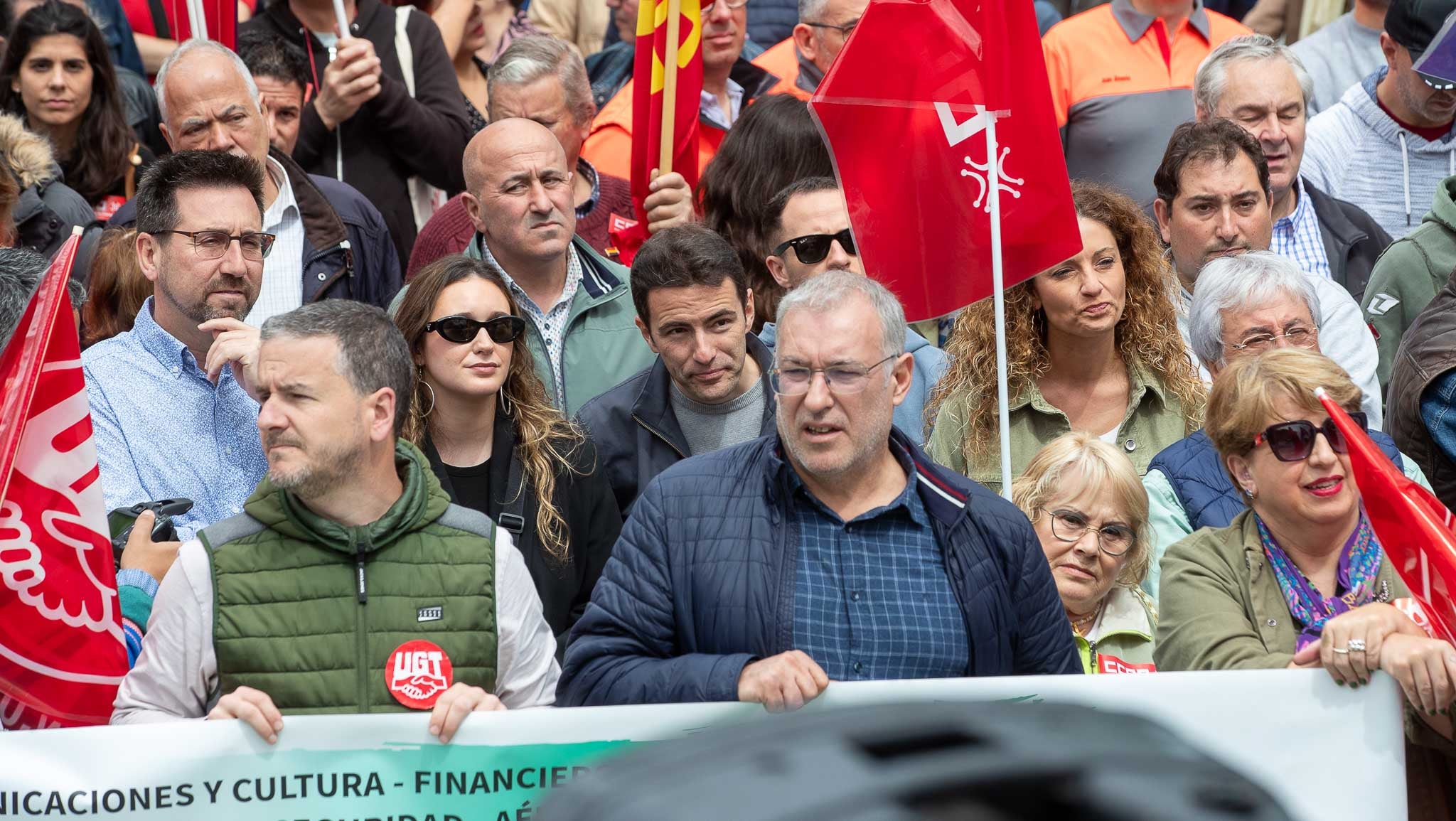 En el centro de la imagen el líder socialista en Cantabria, Pedro Casares, junto a compañeros de partido como Ainoa Quiñones, Agustín Molleda y Javier Incera.