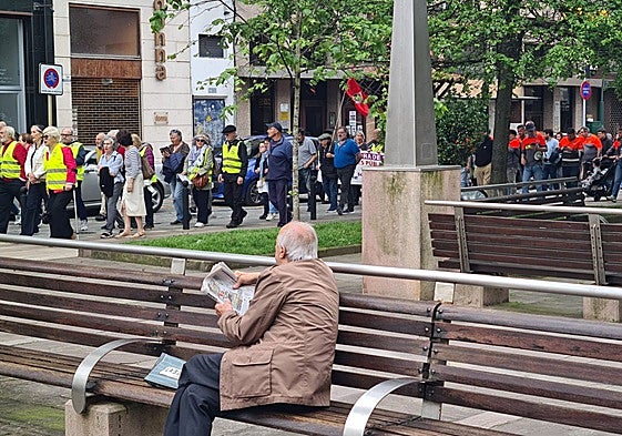 La marcha del 1 de mayo en Torrelavega, en imágenes