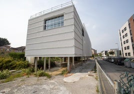 El edificio de la Tecnoteca de Torrelavega, a medio construir.