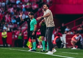 Eder Sarabia, en el banquillo de Los Cármenes, en el partido contra el Granada.