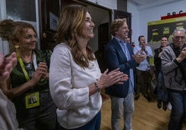 Paula Fernández y Pablo Diestro, hoy, en la sede del PRC tras conocer los resultados.