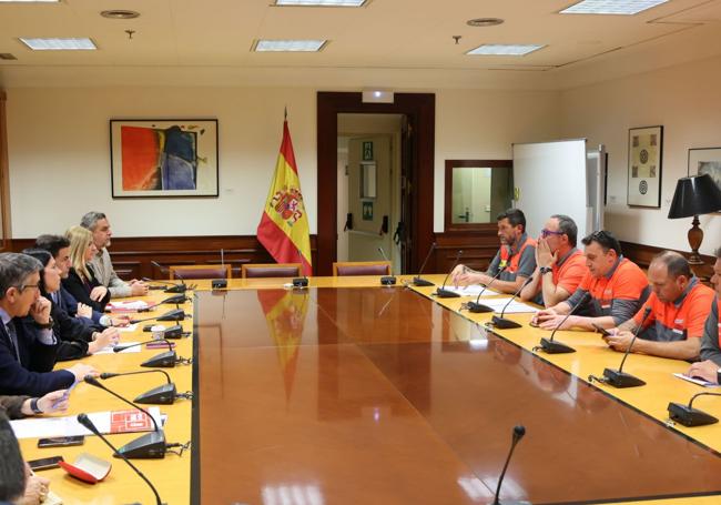La delegación del PSOE con el Comité de Empresa