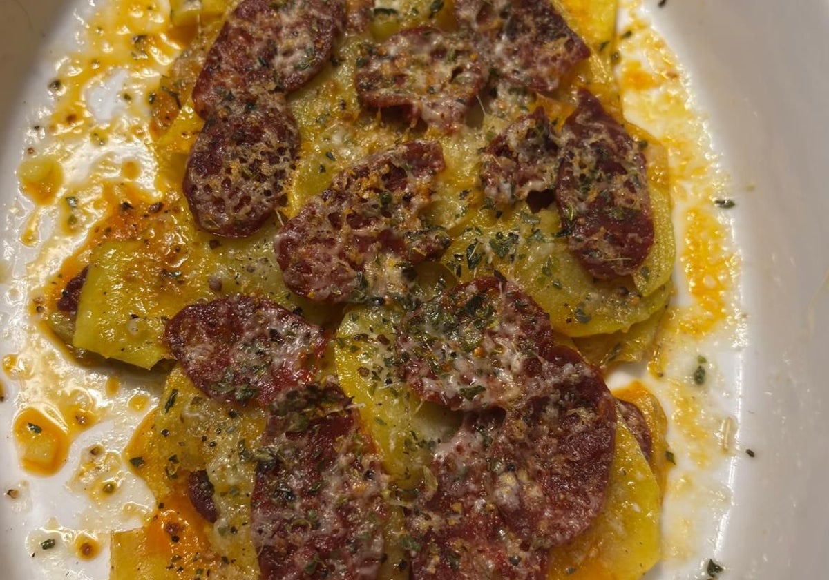 Patatas de Valderredible con chorizo celta y queso Quesoba