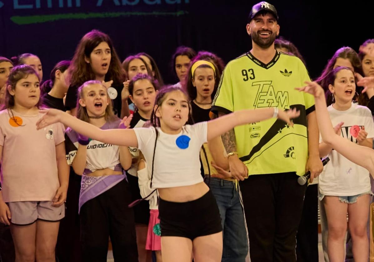 La bailarina cántabra India Ocerín fue seleccionada por Emir Abdul Gani en la 'clínica' celebrada el pasado 1 de mayo en Pamplona.