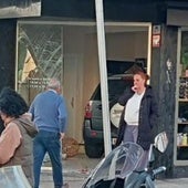 Un hombre de 82 años empotra su coche contra una tienda de ropa en Castro Urdiales