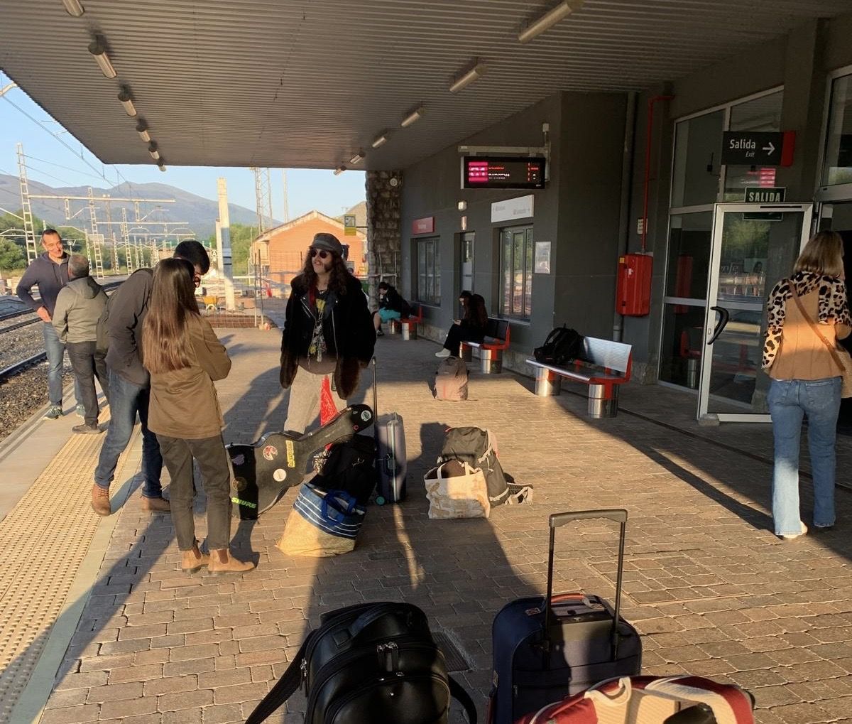 El Alvia de la mañana Santander-Madrid sufrió un retraso de más de una hora por la avería de un Cercanías
