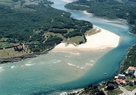 Playa de la Arena, en Arnuero.