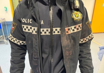 Así quedó el uniforme de uno de los agentes que intervino en la detención.