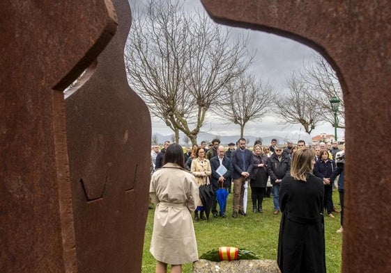 Homenaje celebrado el pasado mes de marzo en el monumento a las victimas del terrorismo en la Magdalena.