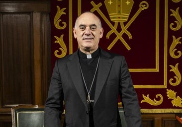 Arturo Ros, en la sede episcopal de Santander.