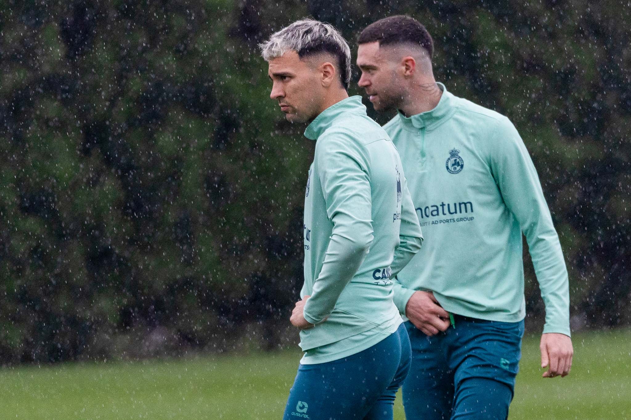 Arana y Manu Hernando, en una sesión en la que apareció la lluvia.