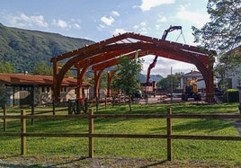 Trabajos para cubrir la pista de Ruente.