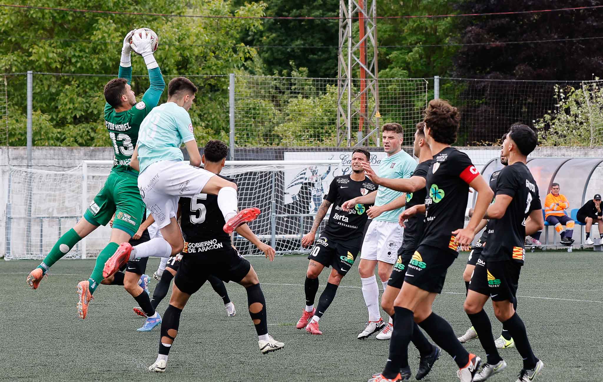 El Escobedo, obligado a remontar