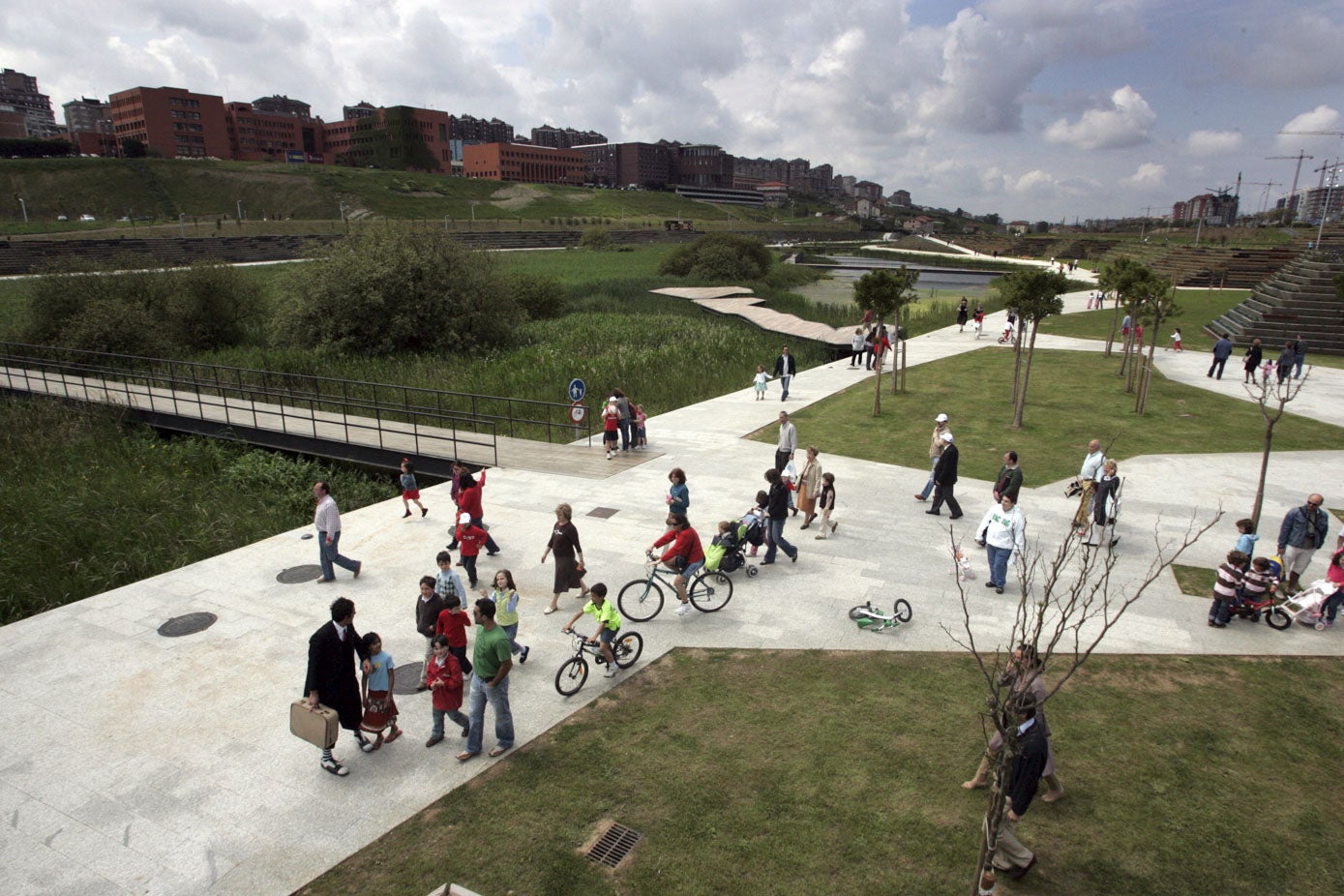 El Parque de las Llamas es uno de los espacios favoritos de las familias para pasear y conectar con la naturaleza.