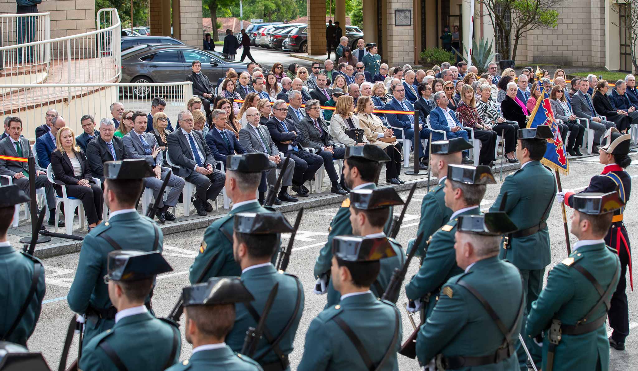 Las personalidades asistentes al acto. 