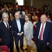 Félix Pascual, Jorge Fernández Díaz, Elsa Martí Barceló y Román Martínez del Cerro, ayer, en Santander.