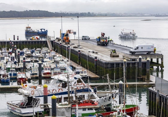 Una de las machinas habilitadas en la zona sur del dique del puerto de Santoña.