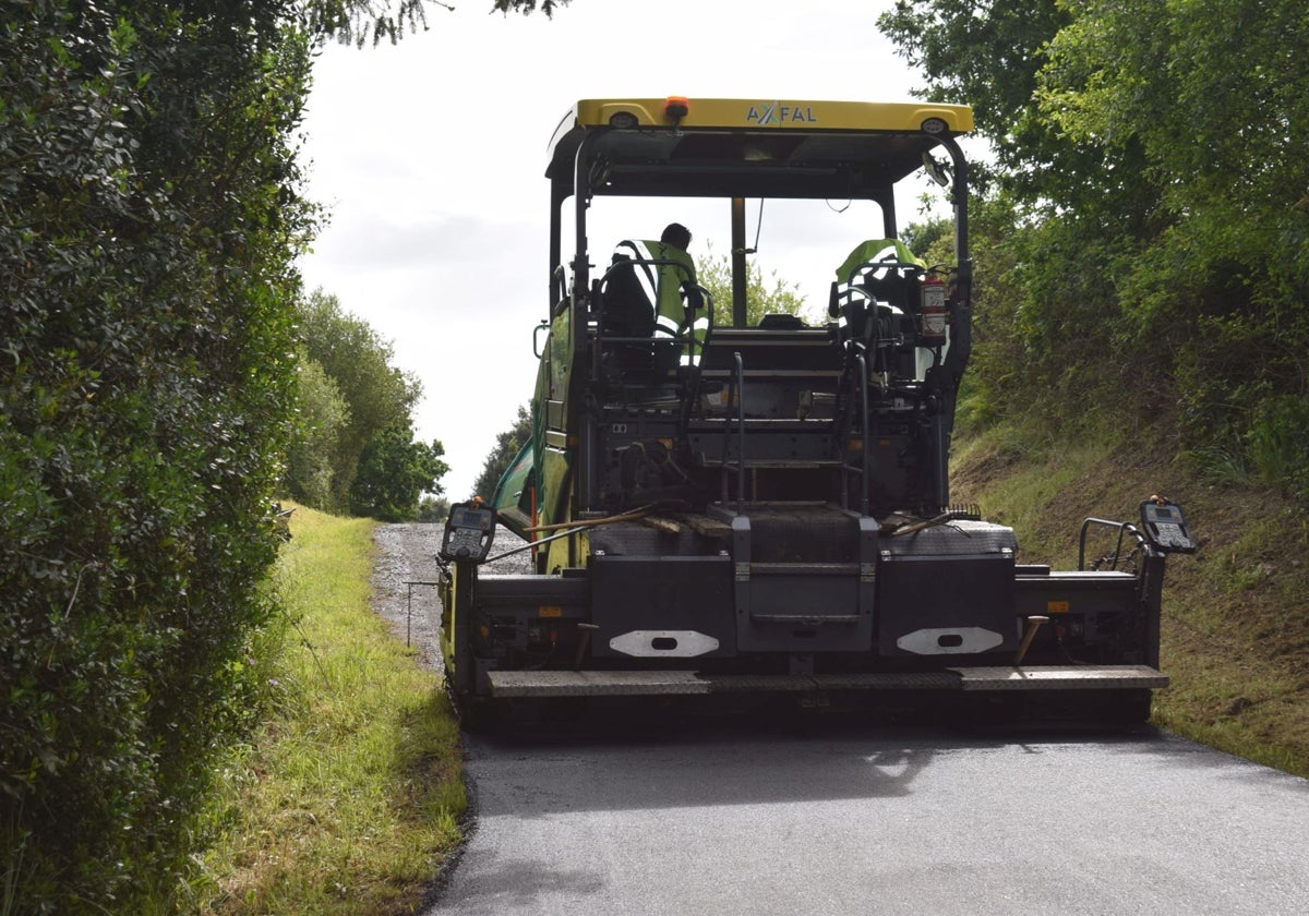 Piélagos acondiciona el vial entre Llejo y Mies del Valle, en Oruña