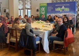 Integrantes de la mesa en las instalaciones del Parador de Fuente Dé