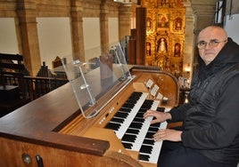 Organista de la parroquia de Los Corrales, Norbert Itrich.