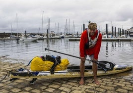 Jonas Böhlmark, ayer, en Santander, tras completar una nueva etapa de su aventura
