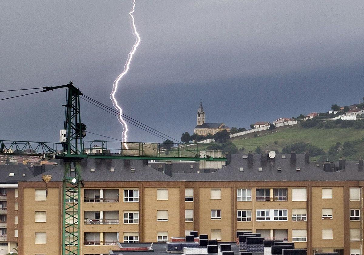 Las tormentas dejaron este miércoles 30 descargas eléctricas en Cantabria