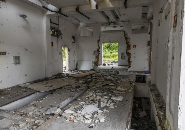 Interior de uno de los espacios, totalmente en ruinas.