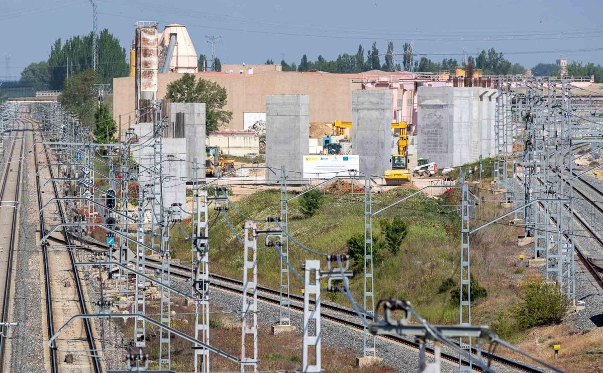 El AVE a Cantabria: cuatro presidentes, ocho ministros, dos décadas de retraso y un futuro incierto