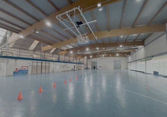 Estado actual de la pista del polideportivo del colegio Palacio.