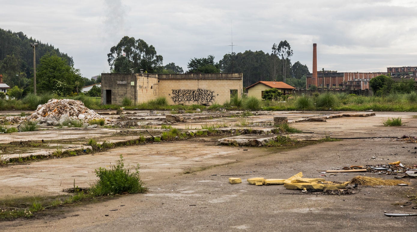 El exterior de la antigia congeneración, en un estado evidente de abandono.